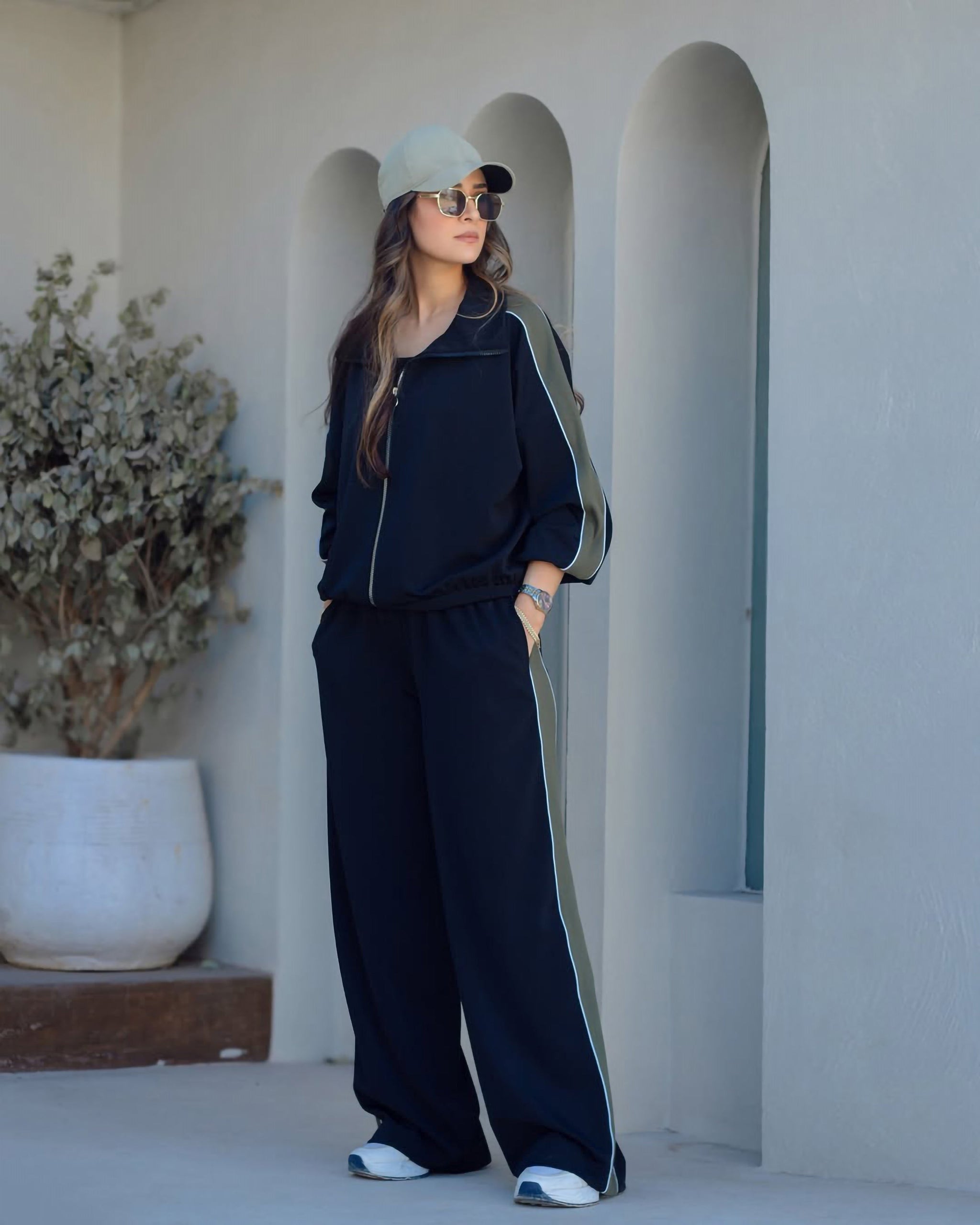 Sporty Chic Wide Leg Tracksuit | Black - Eva Fashion - Online Clothing Store for Women